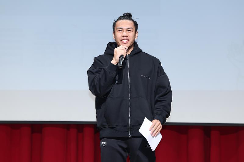曾獲信義至善獎學金的拳擊國手甘家葳來自信義鄉，他鼓勵學弟妹勇敢追夢。