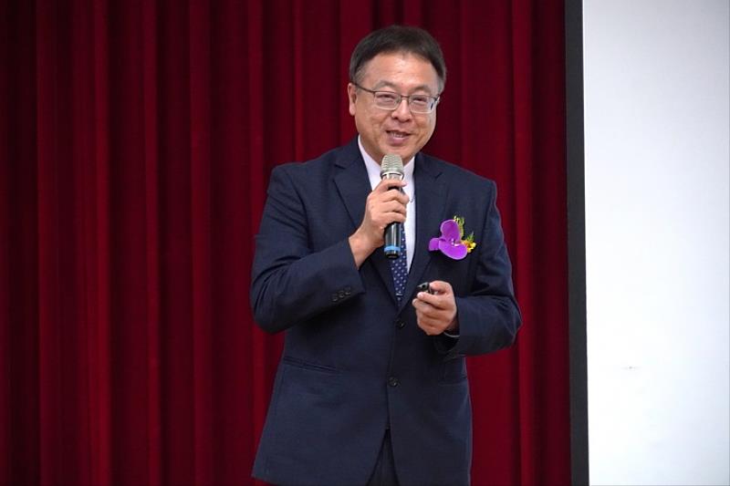 圖／陳定宏校長，以校友身分返校演講，鼓勵學弟妹不設限所及，創造自我最大價值。