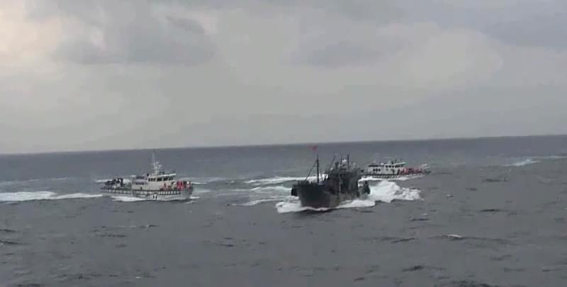 海上查緝越界陸船畫面