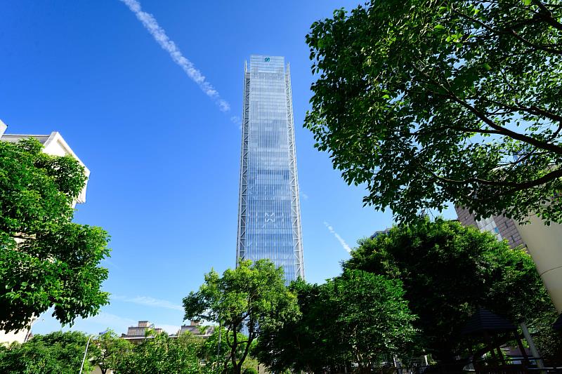 富邦金控連續12年響應關燈一小時活動，號召13家海內外子公司共同減碳