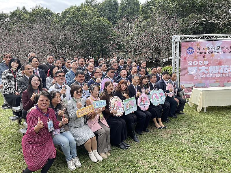 暨大與全台51所高中共組「櫻花聯盟」,促進教育資源共享。