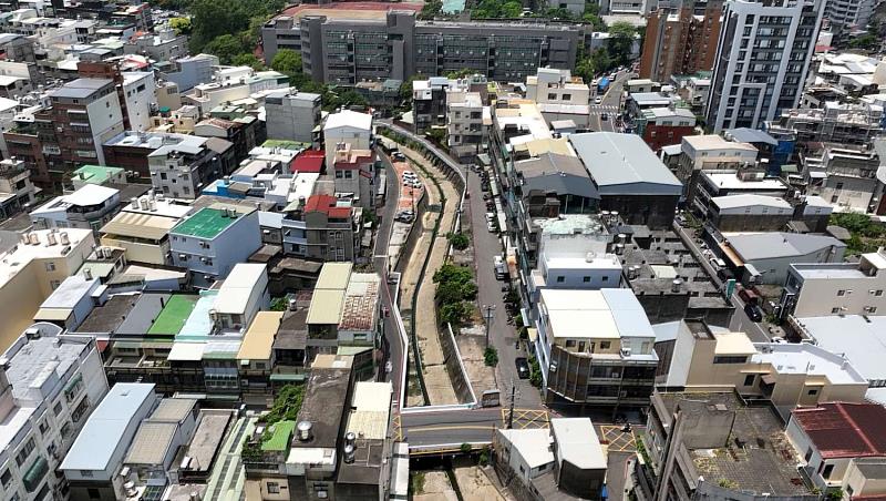 客雅溪頂南圳新興橋到重新橋段現況為三面光水泥鋪面