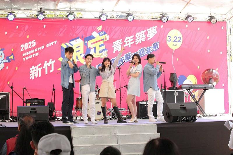 K計畫人聲樂團開場表演