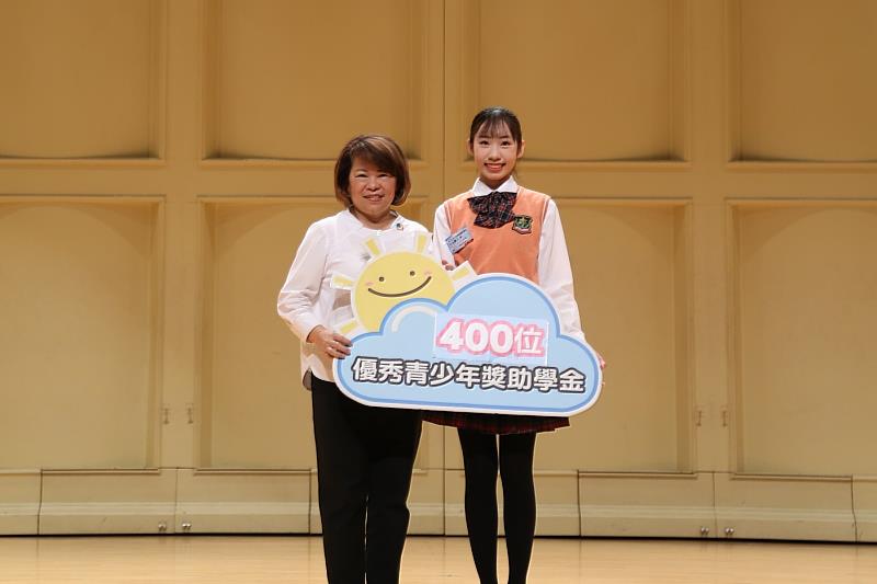 黃敏惠市長頒發獎助學金