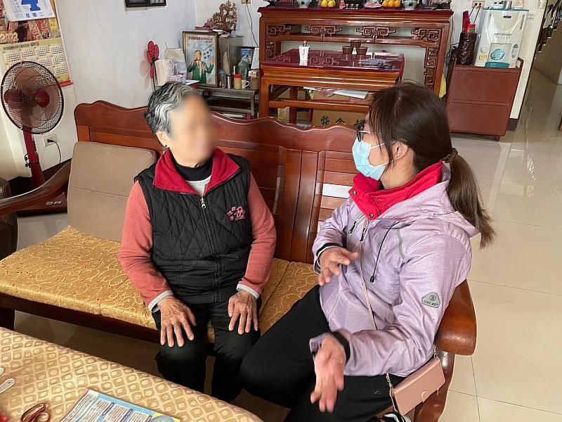 竹市關懷訪視員進行個案關懷