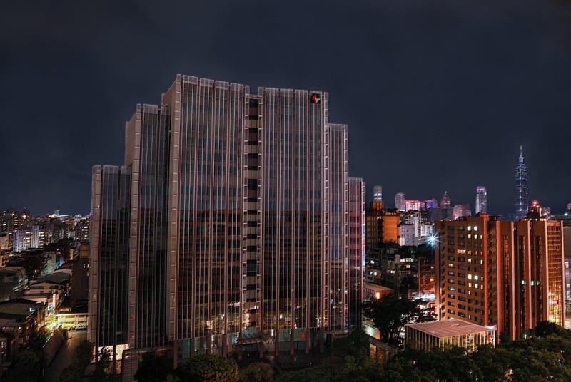 凱基金控力行環境永續，連續11年響應「Earth Hour 關燈一小時」活動。