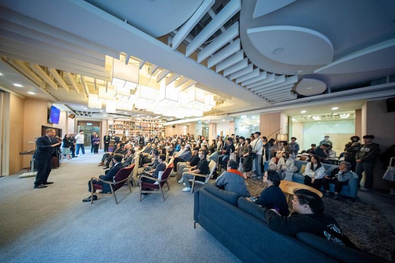 近200位中部地區有意赴澳留學的學生與家長至逢甲大學參與「UQ Info Day 2025」。