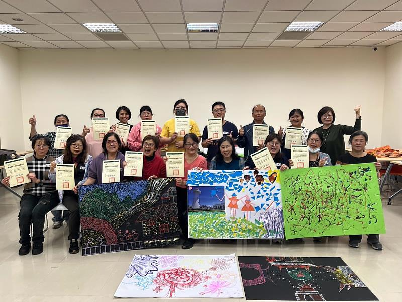 崑大樂活學程開設音樂輔療班課程,全體合影