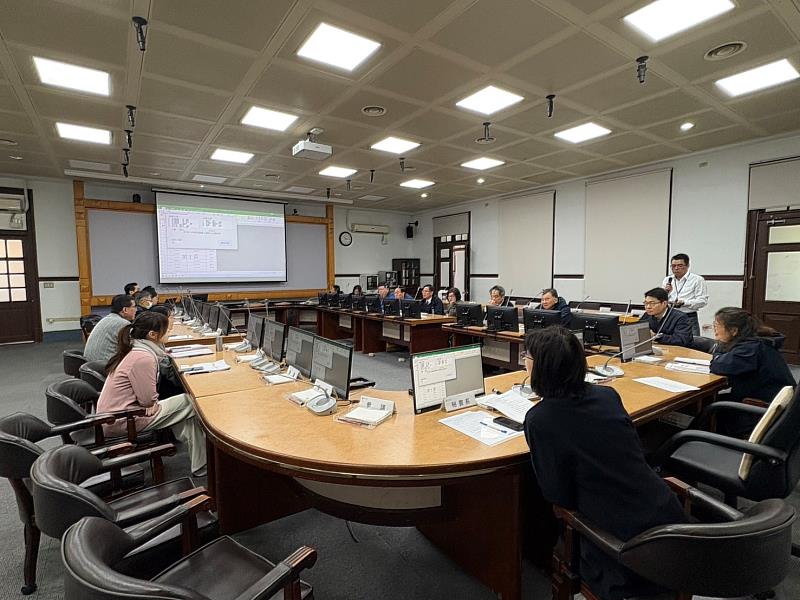 竹市府秘書長張治祥主持「113年度公職人員財產申報實質審核及前後年度申報財產比對」公開抽籤作業。