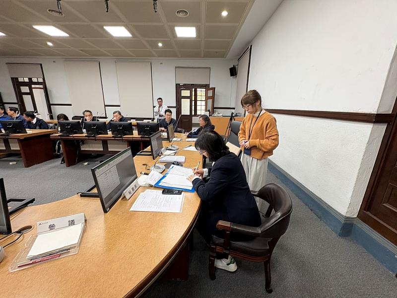 竹市府秘書長張治祥主持「113年度公職人員財產申報實質審核及前後年度申報財產比對」公開抽籤作業
