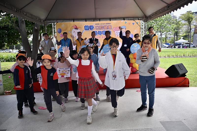 台東「親子口腔健康嘉年華會」！衛生局籲從小正確潔牙 守護健康笑容