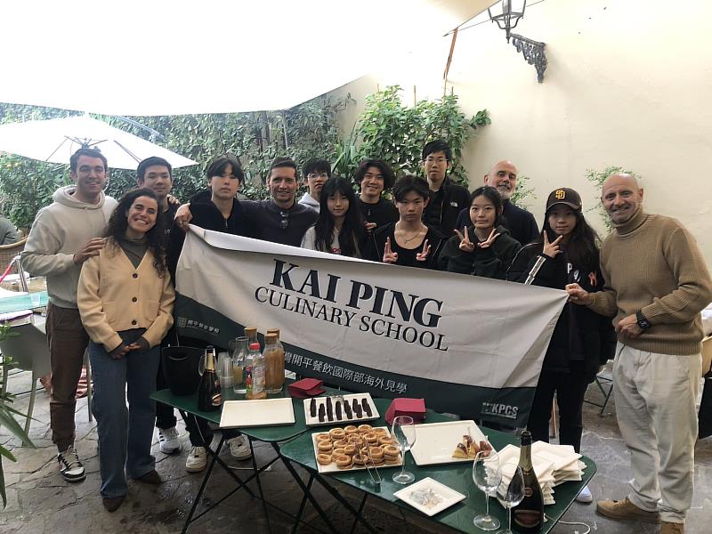 開平餐飲國際部海外見學課程，讓學生赴APICIUS佛羅倫斯國際餐旅廚藝學院體驗大學生活。開平餐飲學校/提供