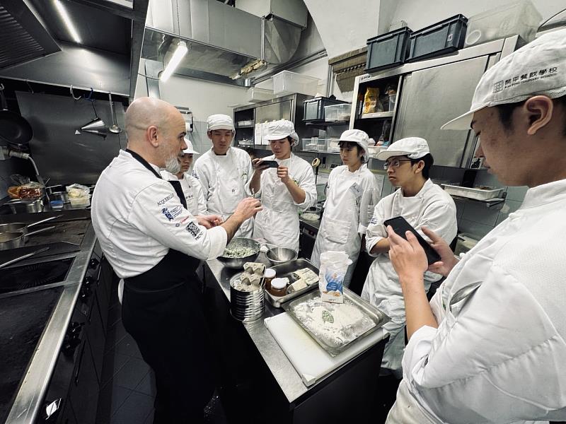 別於一般教育旅行，開平餐飲國際部海外見學使學生至餐旅名校精進專業技能及文化體驗，創造深度學習體驗。開平餐飲學校/提供