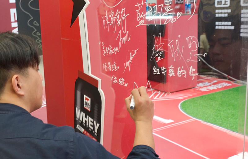 在數位廣告與短影音行銷崛起的時代,文大畢展以「串燒」為主題,展現短影音如何串聯品牌與受眾,激發行銷新模式。