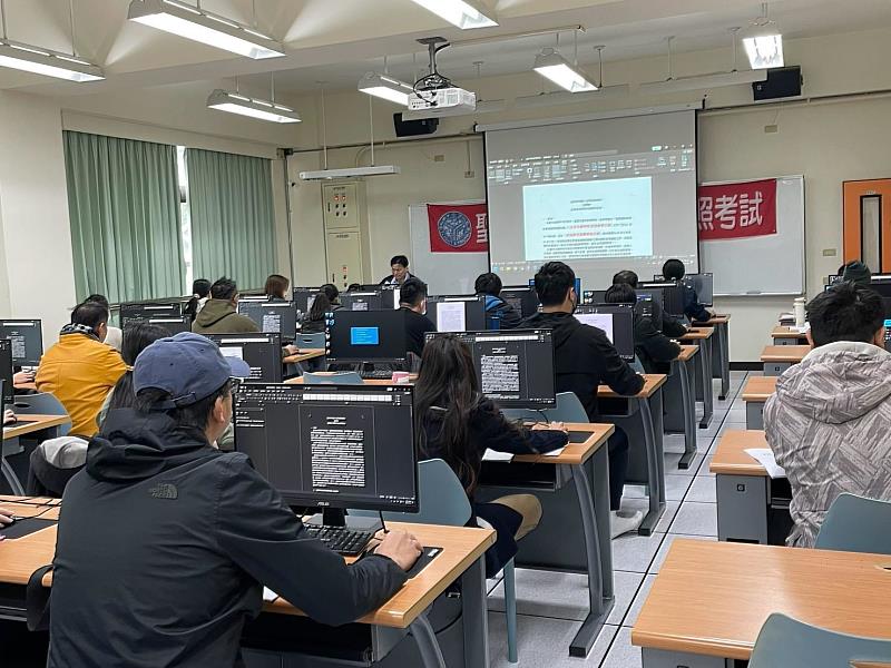 學員實際操作Word文件,結合理論與實務,透過練習掌握文書處理要領。