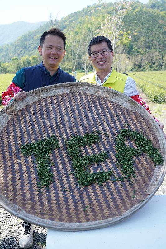 農糧署黃昭興副署長與零工圍茶舖負責人李維先生共同推薦宜蘭冬山茶