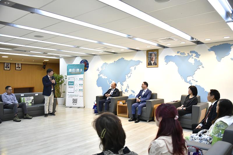 阮昭雄與僑領們交流