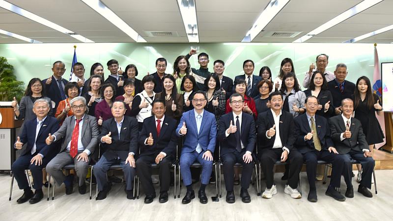馬來西亞居鑾農業公會赴臺農業考察團拜會僑委會合影