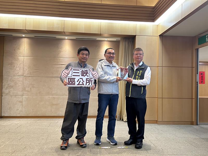 三峽區公所查報與制止違規表現及績效卓越，榮獲全國「績優公所獎」