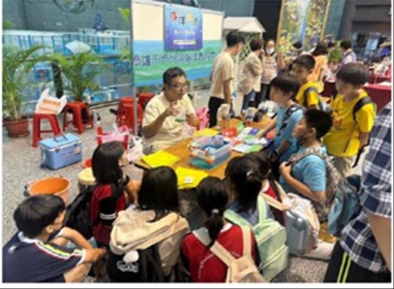 113年度海洋委員會補助高雄市政府結合高雄市科學園遊會活動，設立專屬展攤進行OSS推廣成果展示(高雄市政府提供)