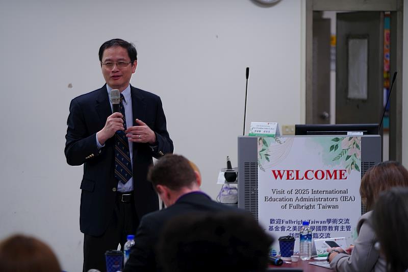 中國醫藥大學郭樹勳副校長致詞歡迎2025美國大學國際教育主管訪問團。