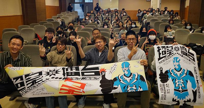 視傳系舉行系大會座談暨會長選舉，全體合影