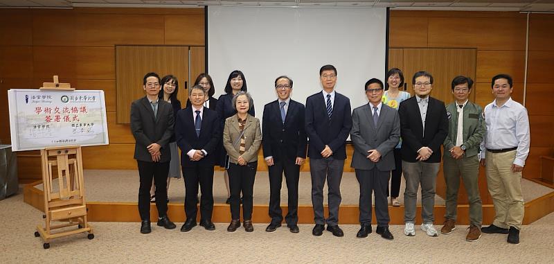 東華大學與法官學院、臺灣高等法院花蓮分院及臺灣花蓮地方法院貴賓合影。