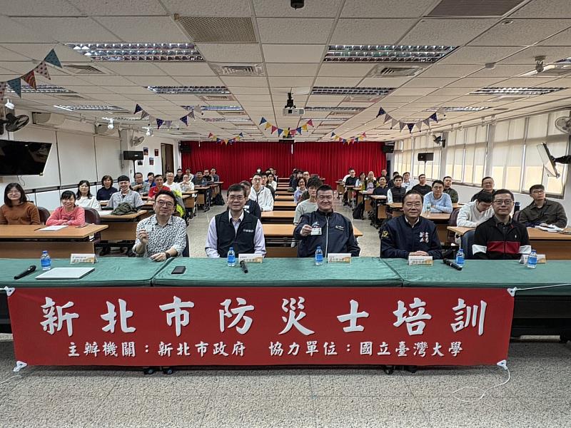 （左起：國立陽明交大單信瑜副教授、板橋郵局張清龍局長、內政部馬士元政務次長、消防局陳國忠副局長、國立臺灣大學柯凱元博士）