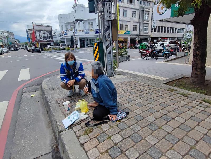 臺東街頭出現乞討者 縣府立即啟動介入關懷訪視 將持續追蹤尋求解決方案