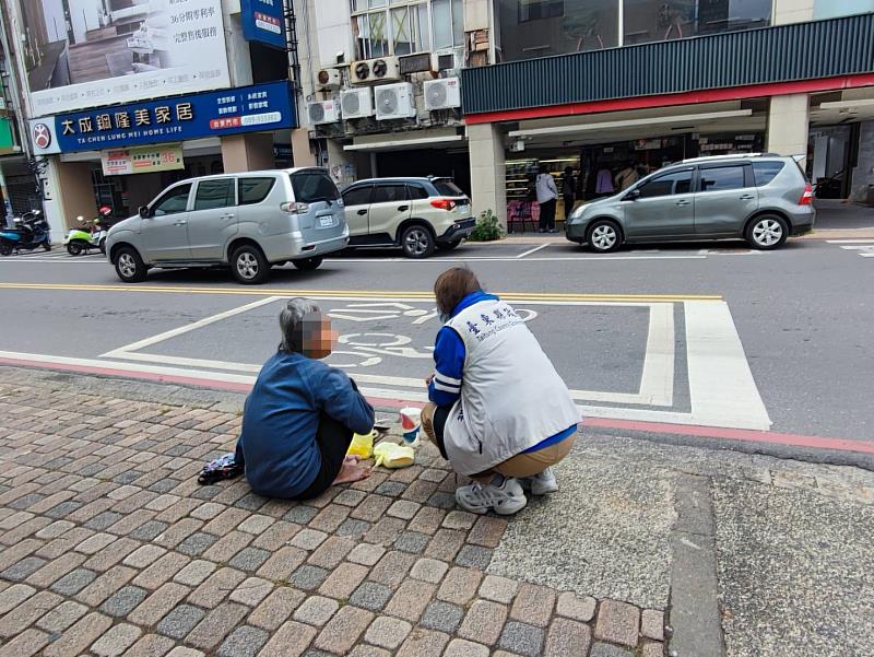 臺東街頭出現乞討者 縣府立即啟動介入關懷訪視 將持續追蹤尋求解決方案