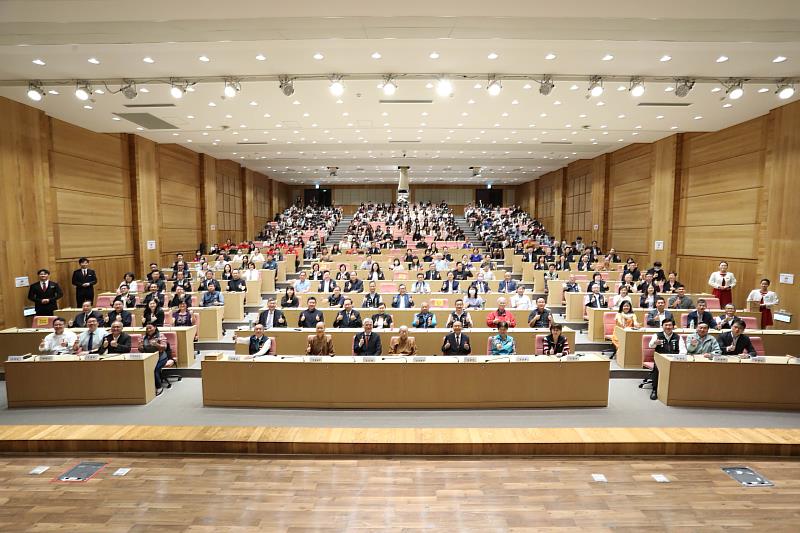 南華大學舉辦創校29週年校慶，現場大合照。