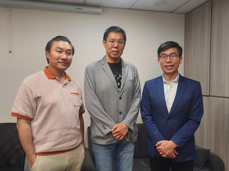 右起:鍾佳濱委員、新北綠盟陳士章理事長、台北市會計師公會ESG委員會劉奎毅會計師