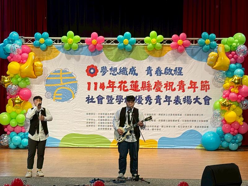 酷麻兄弟中場精彩表演