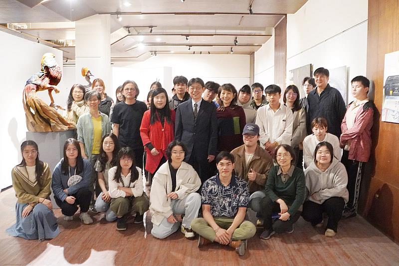 大葉大學造藝系美術節展覽展覽，師生熱情交流
