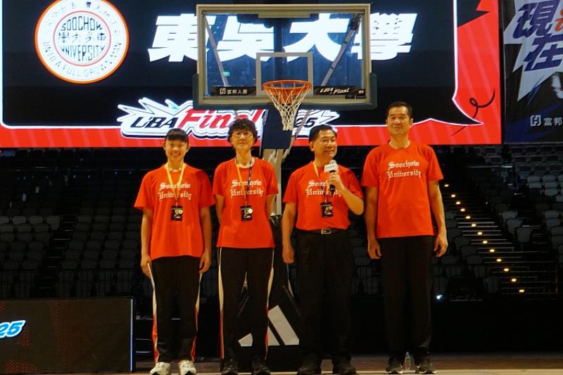 圖一、東吳大學校長詹乾隆代表女籃誓師。