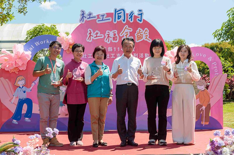 嘉義縣114年度社工日 「紫絲帶」合照傳達暴力零容忍