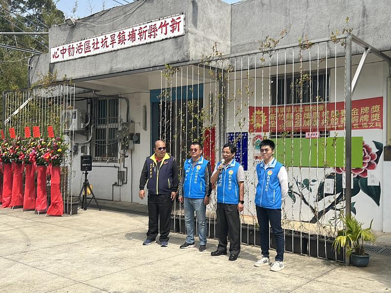 新竹縣政府社會處副處長湯紹堂(右2)代表新竹縣長楊文科與各界代表到場參與