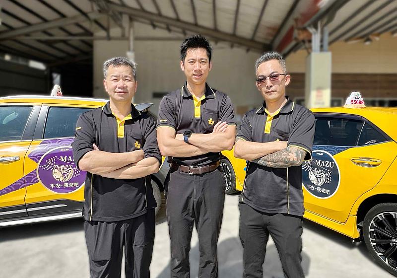 台中隊員（由左至右）提庫司、王國春、黃浩紳響應媽祖平安守護車活動