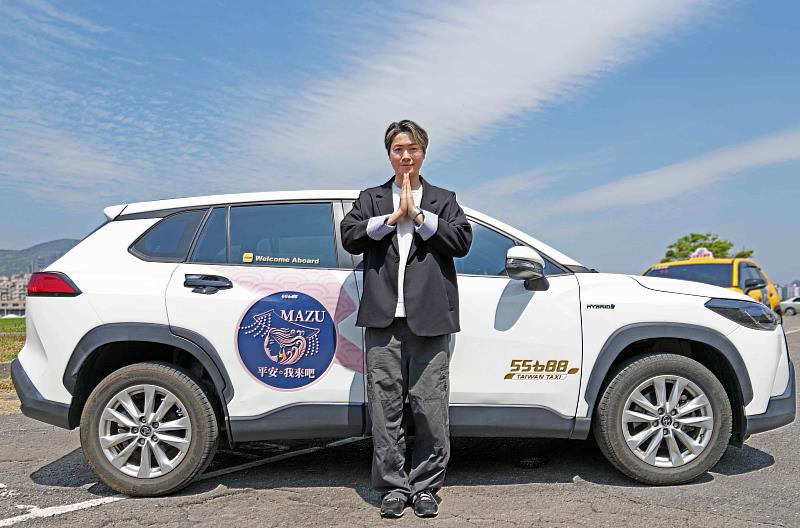 身兼藝人和55688司機的黃少谷，響應變身媽祖平安守護車