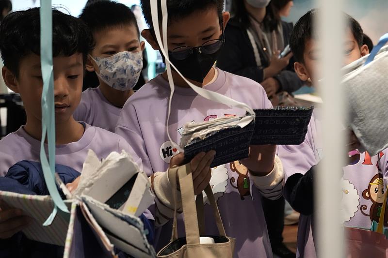展覽分為五大展區，展出內容包含廣達文教基金會《游於藝》計畫內的學生藝術作品。