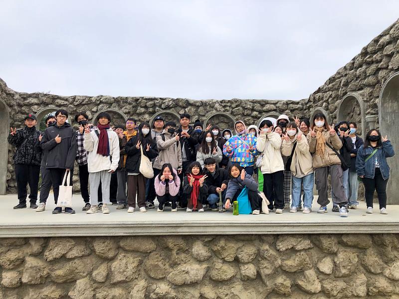 視訊學生參訪岸內影視基地搭景