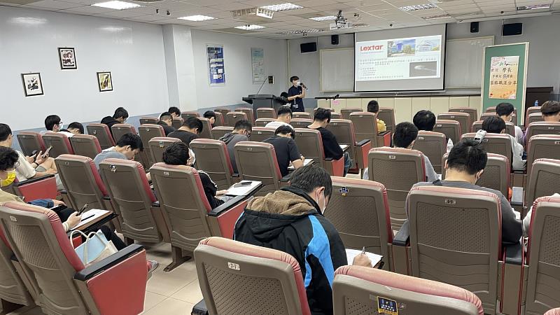 電機所系友李駿廷向學弟妹分享就業經驗
