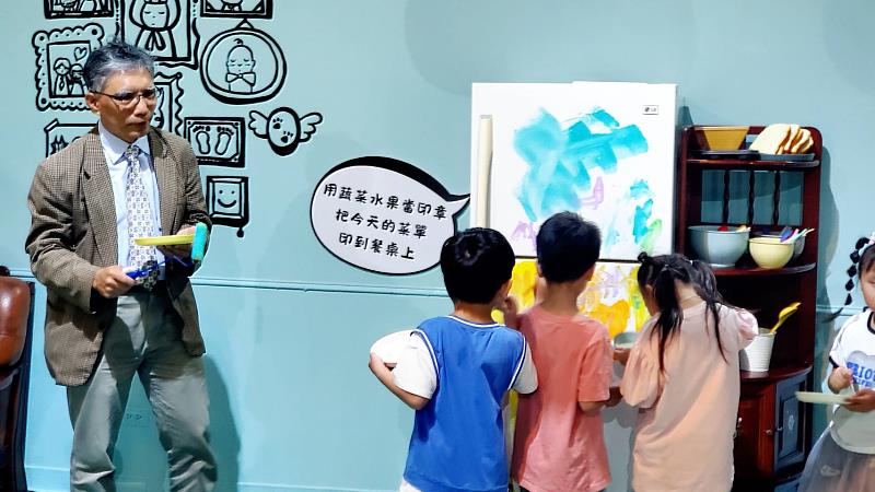 「蕭壠14倉兒童藝術節」活動以「感受、探索、創造」為核心,讓孩童從玩樂中激發創意與美感