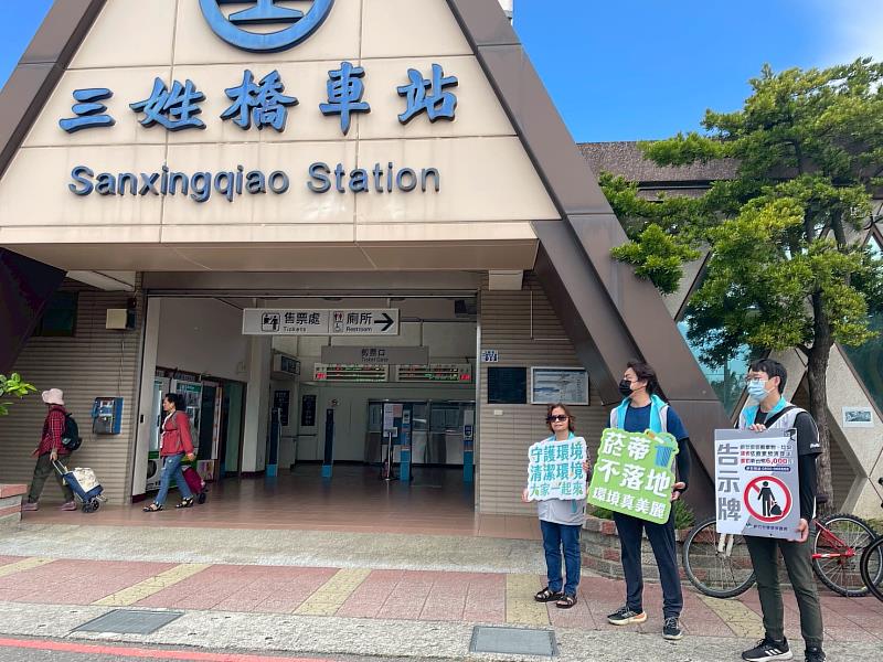 新竹市環保局於大坪頂沿線宣導。