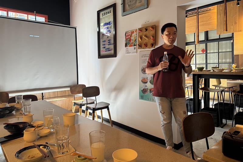 毛耀呈執行長與南大學生分享食材溯源及食材品質的重要性
