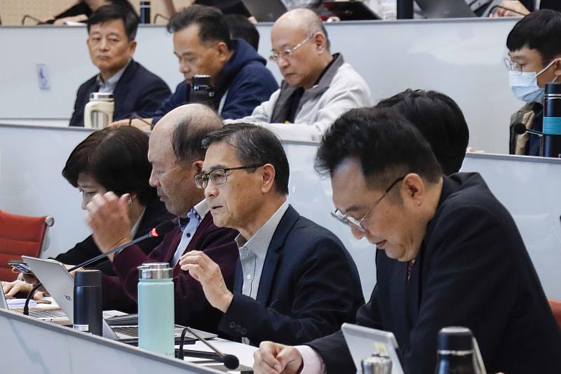 提問交流時間，工學院 兼 AI創智學院、精準健康學院李宗翰院長首先提問。（圖／淡江大學提供）