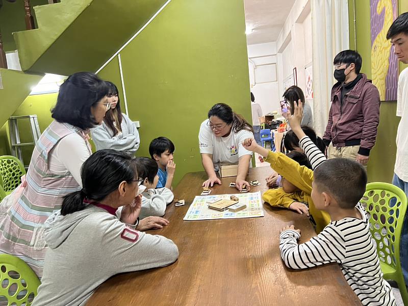 學生與講師踴躍互動。