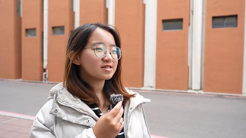 南臺科大 熱心公益的王同學，是本次活動首位捐贈者。他透過手機瀏覽Dcard，得知南臺科大舉辦「舊鞋救命」募資活動，二話不說便帶著物資前來捐贈。王同學表示，希望能盡自己微薄之力，為遠在非洲的居民送上溫暖。