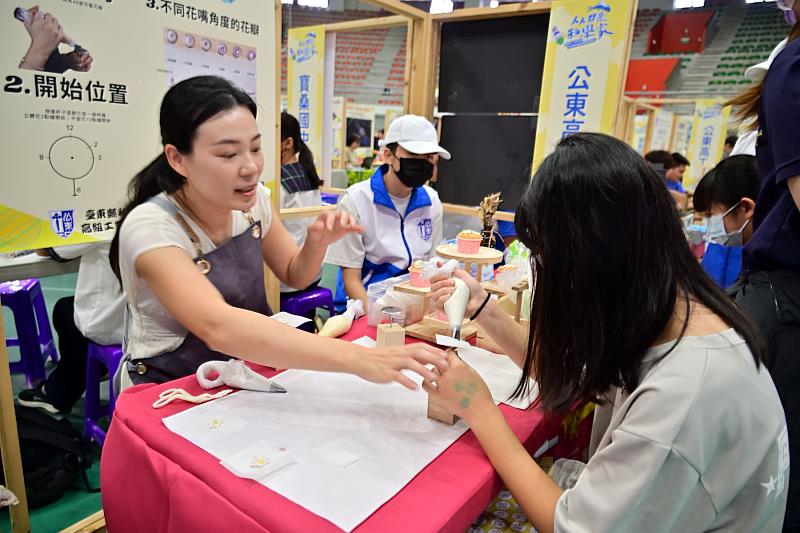 玩科學、學知識！饒慶鈴推動科學教育扎根 臺東科展嘉年華展現學子潛力