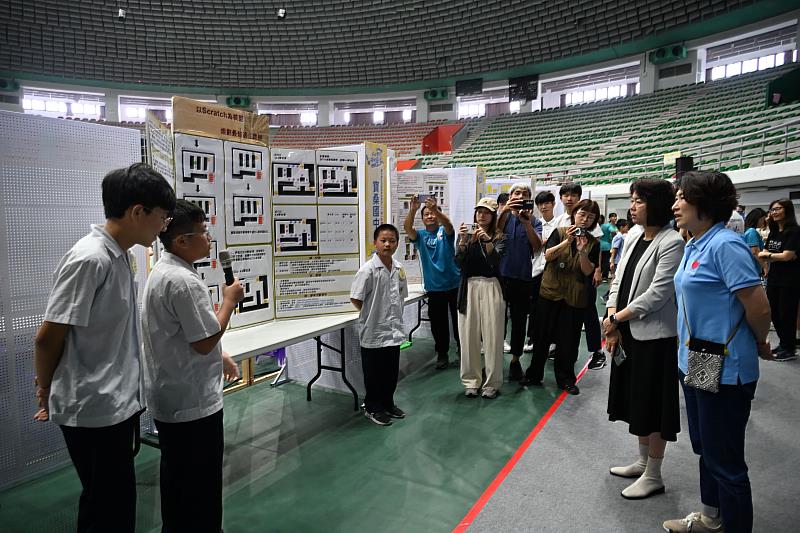 玩科學、學知識！饒慶鈴推動科學教育扎根 臺東科展嘉年華展現學子潛力